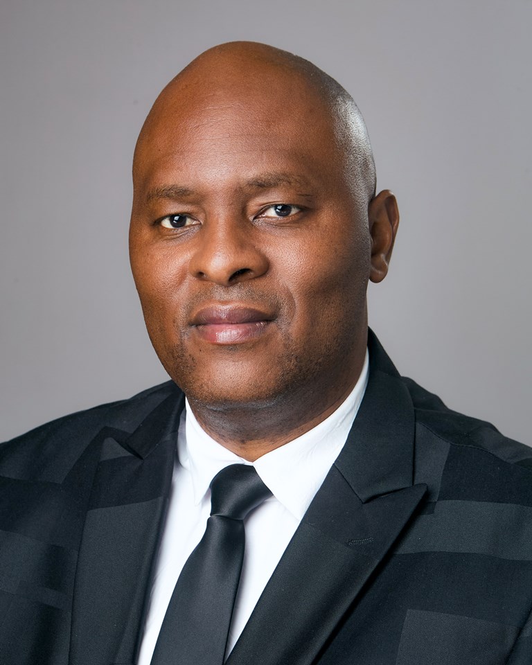 Dr S Ndlovu